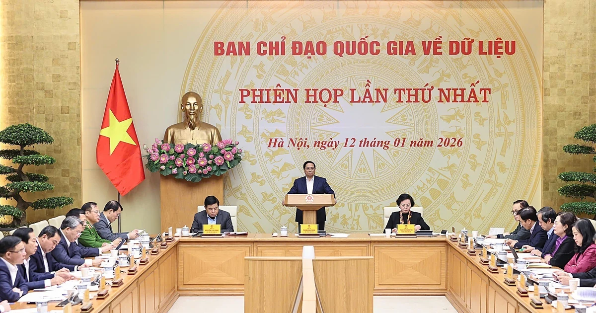 Prime Minister Pham Minh Chinh chairs the first meeting of the National Steering Committee on Data on January 12. (Photo: VNA)