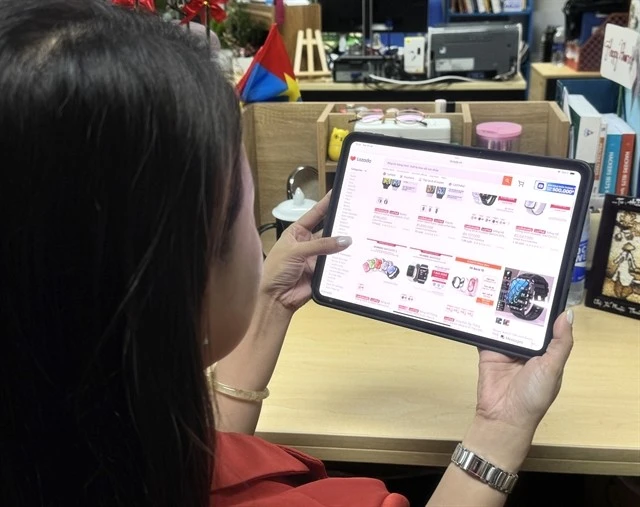 Vietnamese spend 45 million USD a day online shopping