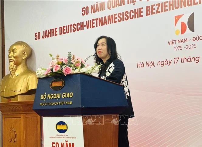 Deputy Minister of Foreign Affairs Le Thi Thu Hang speaks at the seminar marking 50th anniversary of Viet Nam-Germany diplomatic relations held in Ha Noi on December 17. (Photo: VNA)