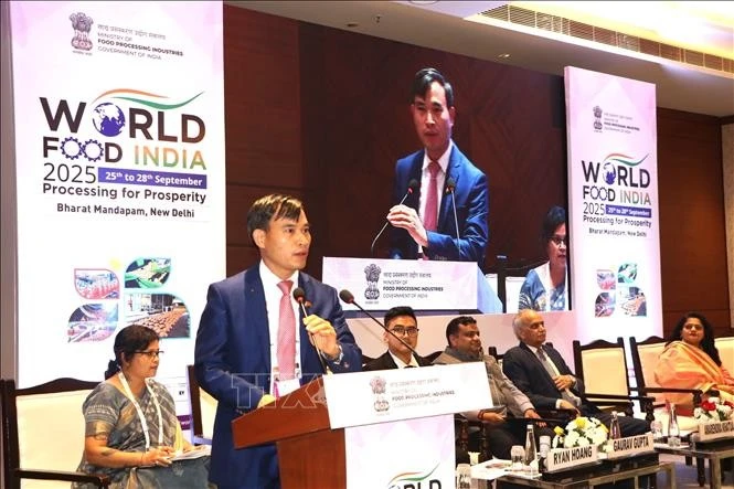 Bui Trung Thuong, Commercial Counselor at the Vietnamese Embassy in India, speaks at the event. (Photo: VNA)