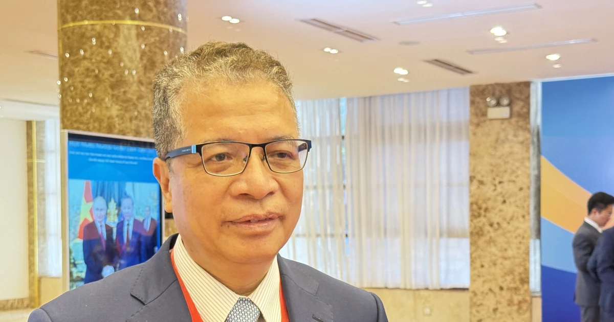 Vietnam's diplomacy must stay proactive, promote strategic standing in new era: Ambassadors