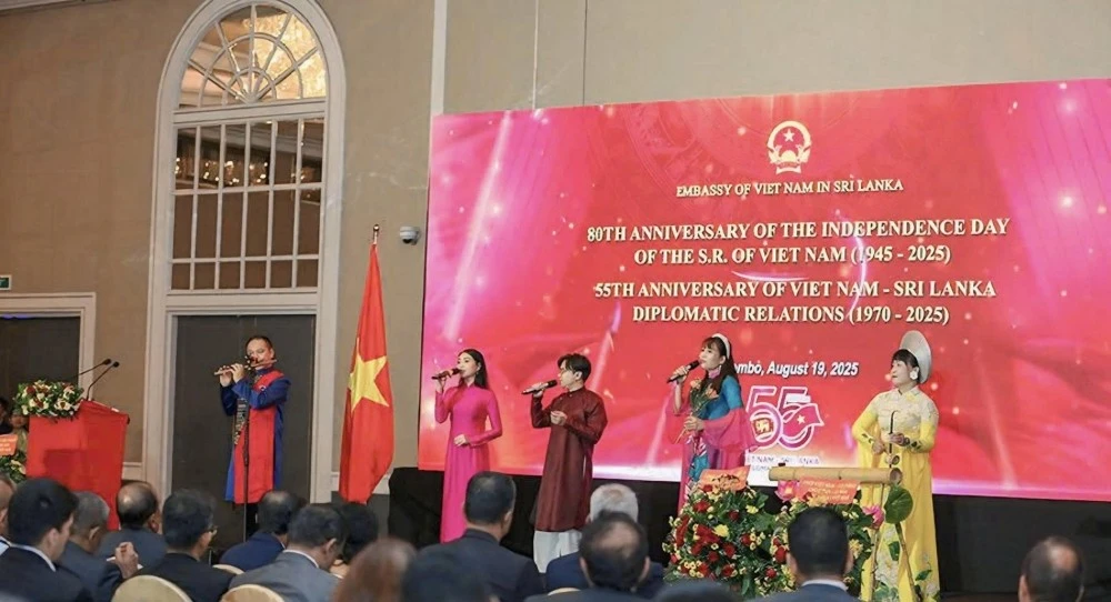 A performance at the event (Photo: phapluat.tuoitrethudo.vn)