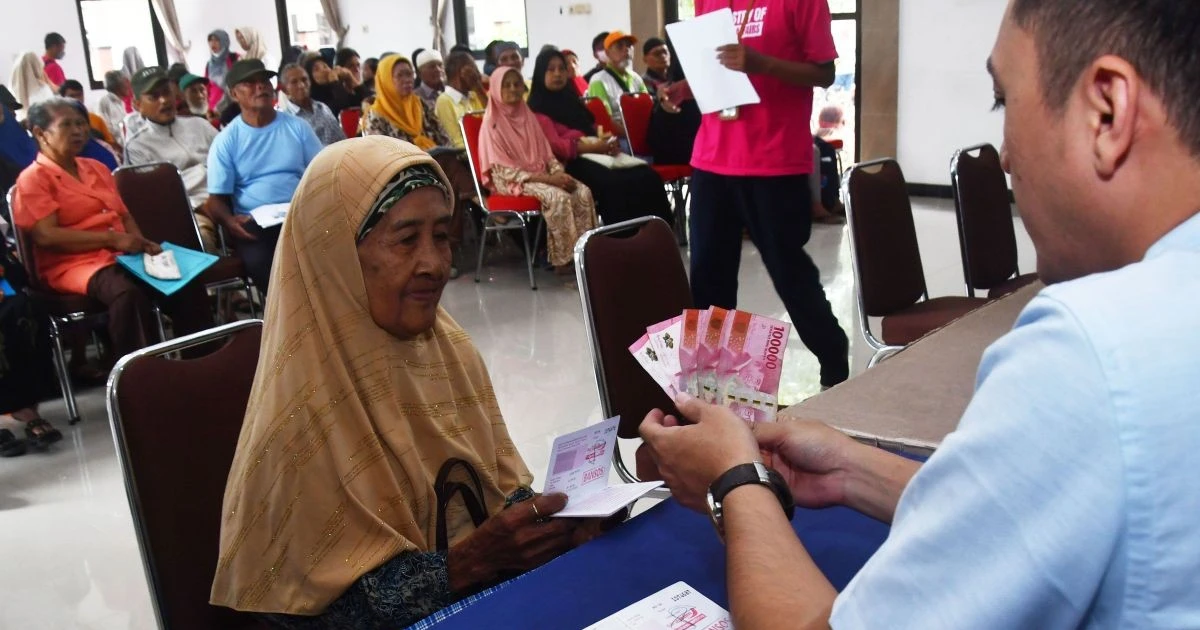 Indonesia aims to have 300,000 families graduated from aid programme by 2026