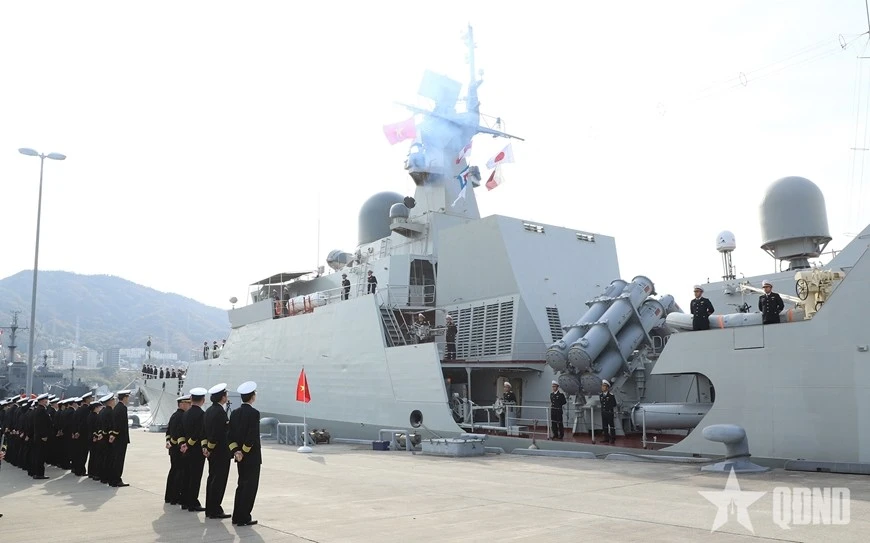 The farewell ceremony for Frigate 015-Tran Hung Dao at the Kure Naval Base. (Photo: qdnd.vn)