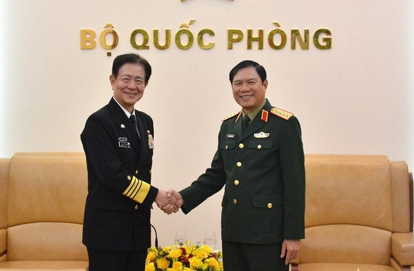 Gen. Nguyen Tan Cuong (R), Chief of the General Staff of the Viet Nam People’s Army and Deputy Minister of National Defence, meets with Admiral Saito Akira, Chief of Staff of the Japan Maritime Self-Defence Force, in Ha Noi on December 11, 2025. (Photo: qdnd.vn)