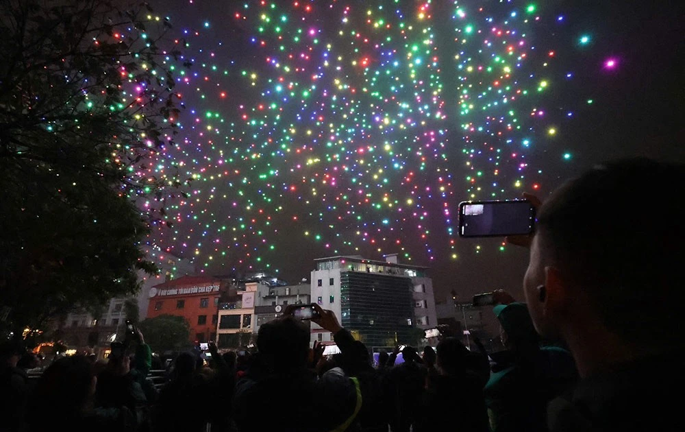 2,025 drones to light up West Lake for New Year celebration | Vietnam+