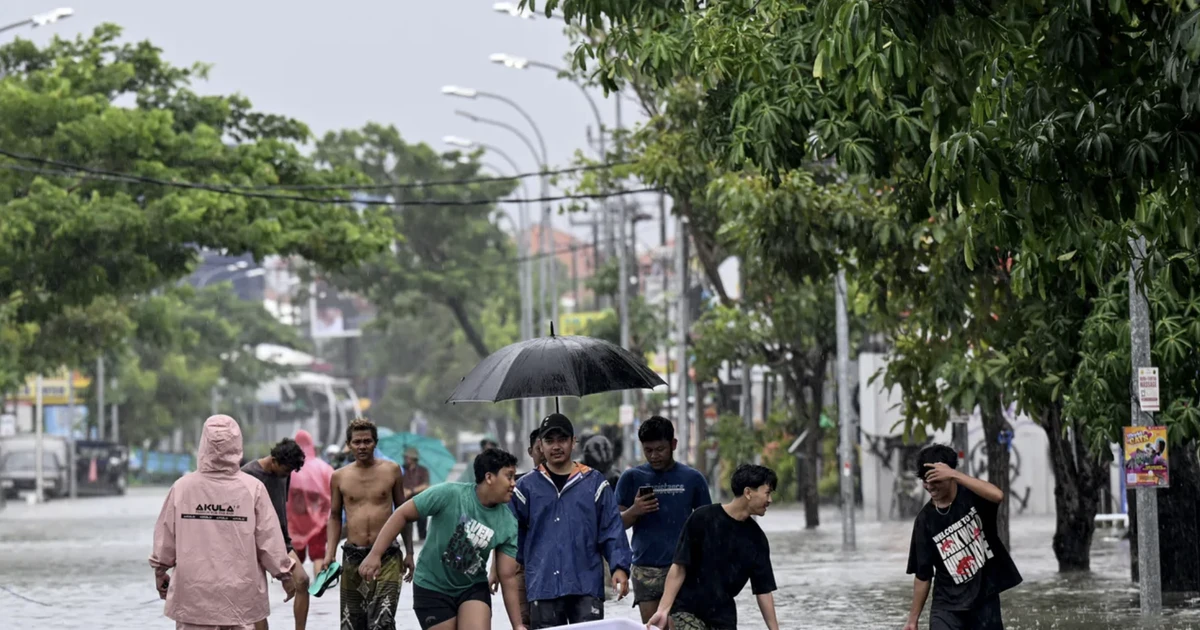 Indonesia issues red alert for flooding in Bali