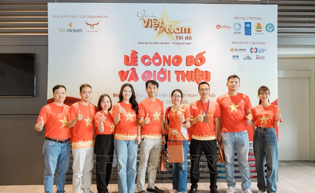 The “My Viet Nam 2025” marathon sets Viet Nam marathon record for the largest number of participants wearing the national “Red Flag with Yellow Star” shirt. (Photo: VNA)