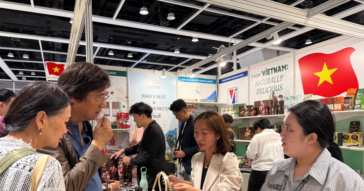 Vietnamese products draw attention at Hong Kong Food Expo