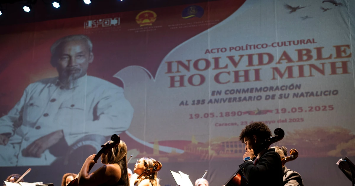 Art performance in tribute to President Ho Chi Minh in Venezuela