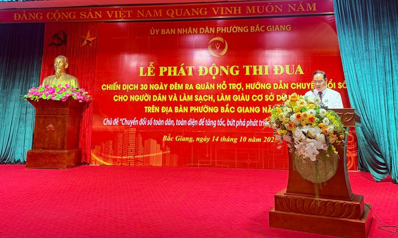 Chairman of Bac Giang ward People's Committee Tran Van Thanh speaks at the event (Photo: baobacninh)