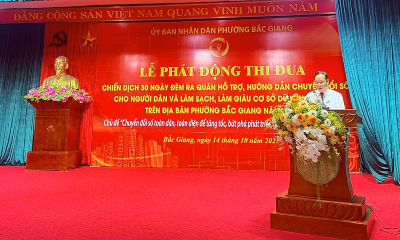 Chairman of Bac Giang ward People's Committee Tran Van Thanh speaks at the event (Photo: baobacninh)