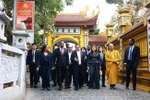 Vietnamese, Ethiopian PMs enjoy breakfast, visit Tran Quoc Pagoda