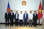 Ambassador Nguyen Minh Tam (third from right) and participants at the gathering (Photo: VNA)