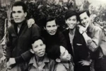 Reporter Le Nam Thang of the Liberation News Agency (second from left) (Photo: VNA)