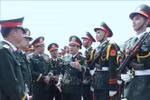 General Nguyen Tan Cuong, Chief of the General Staff of the Vietnam People's Army and Deputy Minister of National Defence, inspects the training. (Photo: VNA)