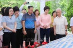 VNA General Director Vu Viet Trang (second from right) and generations of VNA leaders at the relic site. (Photo: VNA)