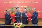 At the ceremony marking the handover of duties at the Party Central Committee’s Office on February 7 (Photo: VNA)