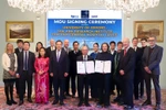 At the MoU signing ceremony between TAMRI and the University of Oxford. (Photo: baochinhphu.vn)