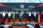 PM Pham Minh Chinh (fifth from left) and officials at the ceremony for the pilot rollout of the electronic identification, authentication, and biometric boarding solution at Terminal 3 of Tan Son Nhat International Airport on April 19 (Photo: VNA)