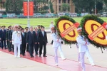Party, State leaders pay tribute to President Ho Chi Minh, fallen soldiers