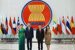 Party General Secretary To Lam (second, left) and his spouse Ngo Phuong Ly (first, left) visit the ASEAN Secretariat on March 10. (Photo: VNA) 