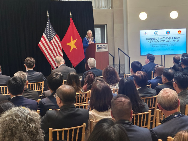 US Deputy Under Secretary for International Trade Diane Farrell speaks at the event (Photo: VNA) vietnam-us-2.jpg