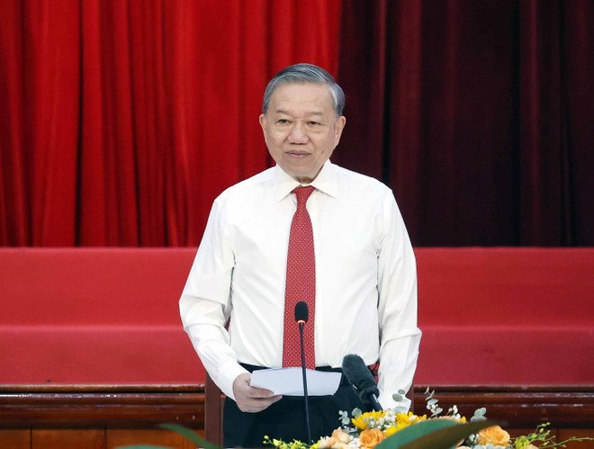 Party General Secretary To Lam speaks at the meeting with revolutionary veterans, individuals who rendered service to the nation, and exemplary policy beneficiaries in the southern region. (Photo: VNA) tong-bi-thu-to-lam-phat-bieu-anh-thong-nhat-ttxvn.jpg