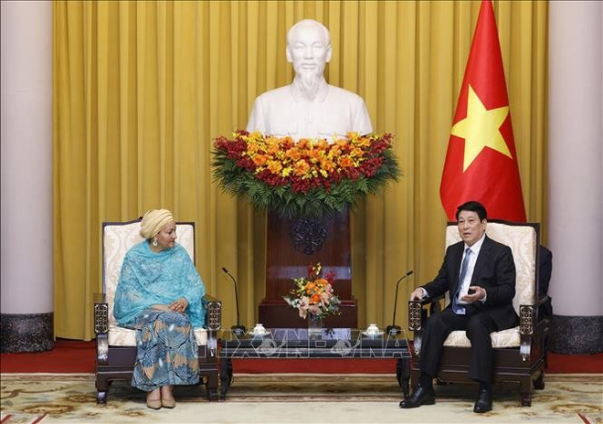 State President Luong Cuong (R) receives UN Deputy Secretary-General Amina J. Mohammed. (Photo: VNA) luong-cuong-2.jpg