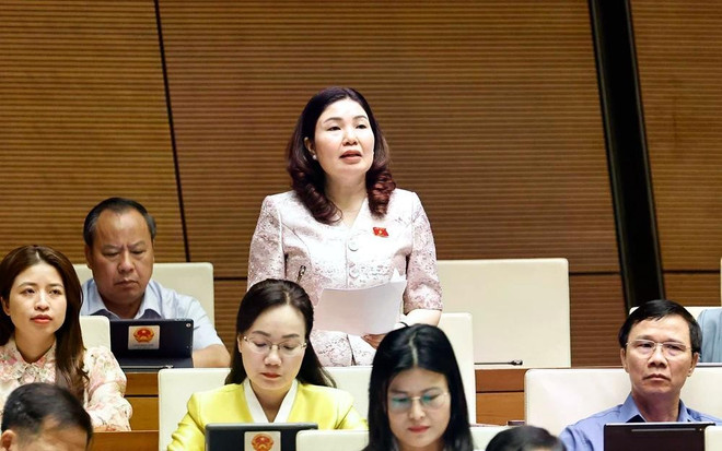 Bac Ninh province's National Assembly Deputy Tran Thi Van speaks at the session (Photo: VNA) na-2.jpg