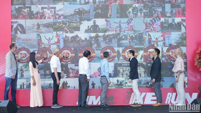 Delegates launch IRONMAN 70.3 Vietnam 2025 (Photo: nhandan.vn) ironman-2.jpg