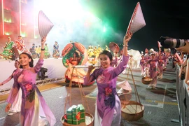 Vietnamese in Singapore join Chingay Parade 2025