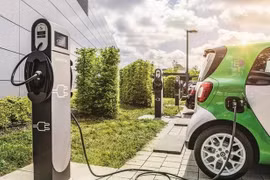 Vietnam needs 14 billion USD to develop EV charging stations