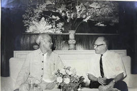 International friends’ warm tribute to President Ho Chi Minh