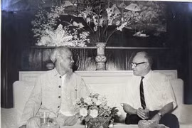 International friends’ warm tribute to President Ho Chi Minh