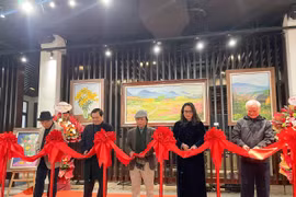 Tet colours fill painting exhibition in Hanoi