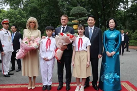Welcome ceremony for French President on State visit to Vietnam