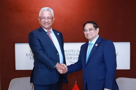 PM meets with global tech corporations, investment fund in Tianjin