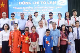 Party chief visits two schools for students with disabilities in Hanoi