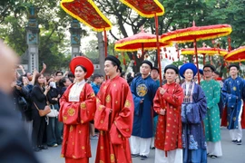 Traditional Vietnamese wedding procession brings festive spirit to Hanoi