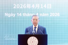 Developing ties with China a top priority in Vietnam’s foreign policy: Top leader