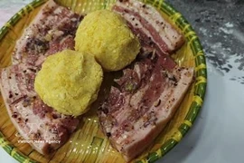 Overseas Vietnamese in remote Russia celebrate Tet with “chung” cake wrapping