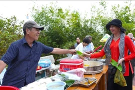 Unique market where leaves replace money in Tay Ninh