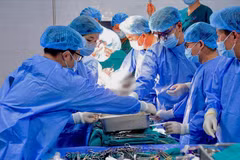 Hue Central Hospital performs a kidney transplant using LifePort. (Photo published by VNA)
