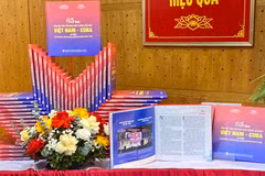 The book, entitled "65 Years of Fostering the Exemplary and Loyal Friendship between Vietnam and Cuba". (Photo: VNA)