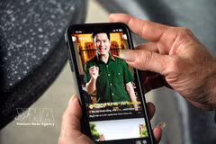 Police in Bo Trach commune of Quang Tri province use an AI-generated propaganda clip to raise awareness and warn against crime. (Photo: VNA)