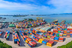 Vietnam’s seaport infrastructure capacity has tripled after each decade of development, handling 90% of the country’s total import and export cargo (Photo: VietnamPlus)