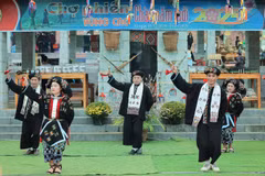 Dao ethnic people in Thanh Hoa province perform folk dance. (Photo: VNA)