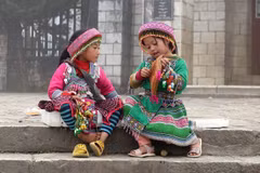 Ethnic-minority children in Sa Pa town, the northern mountainous province of Lao Cai. (Photo: VNA)