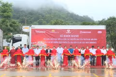 A ceremony is held on June 10 to mark the transport of Son La plums to Vietnam Airlines' flights and retail systems across Vietnam. (Photo: VNA)